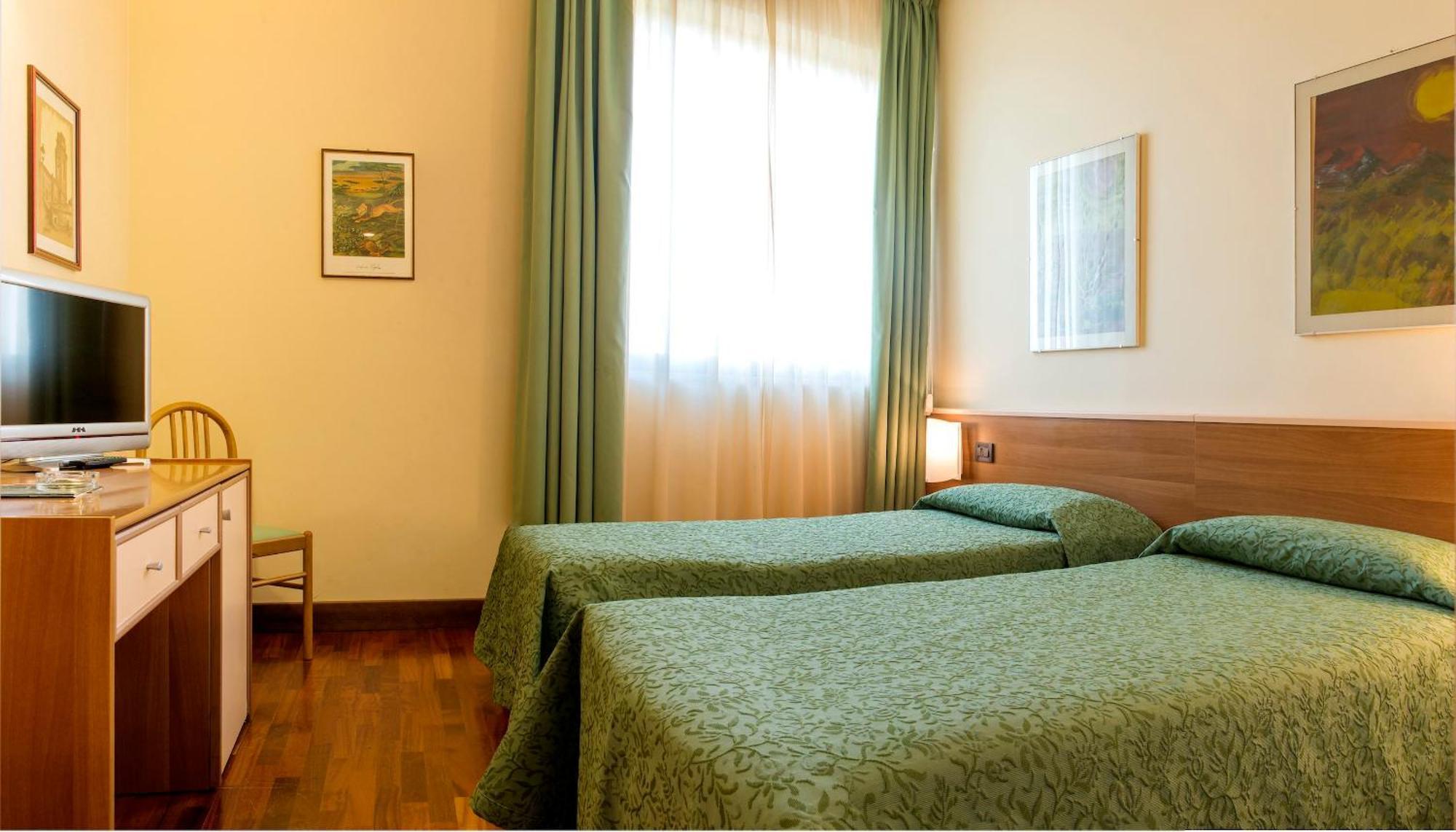 Hotel Torresi Potenza Picena Habitación foto