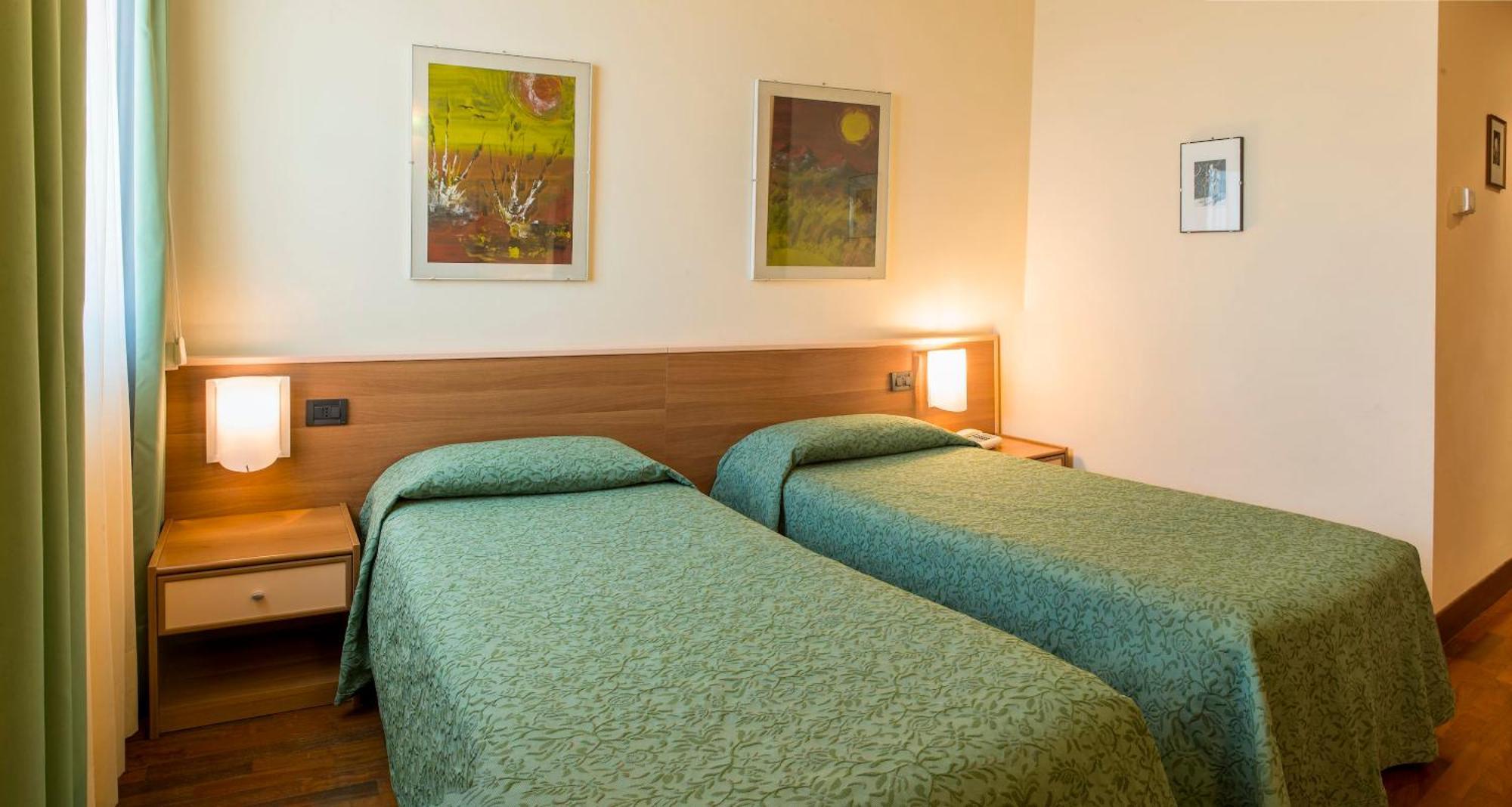 Hotel Torresi Potenza Picena Habitación foto